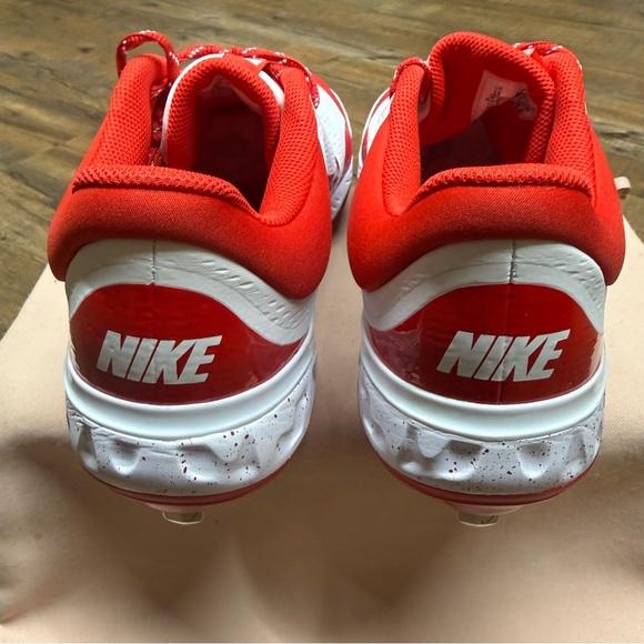 Athletic_Shoes